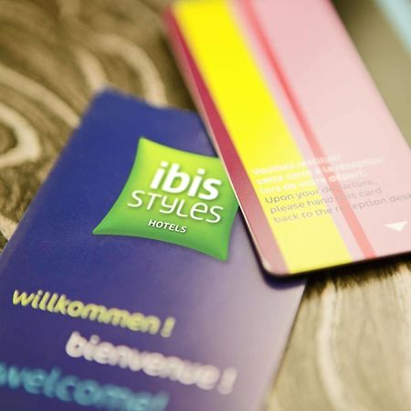 Ibis Styles Guyancourt Versailles Exteriör bild