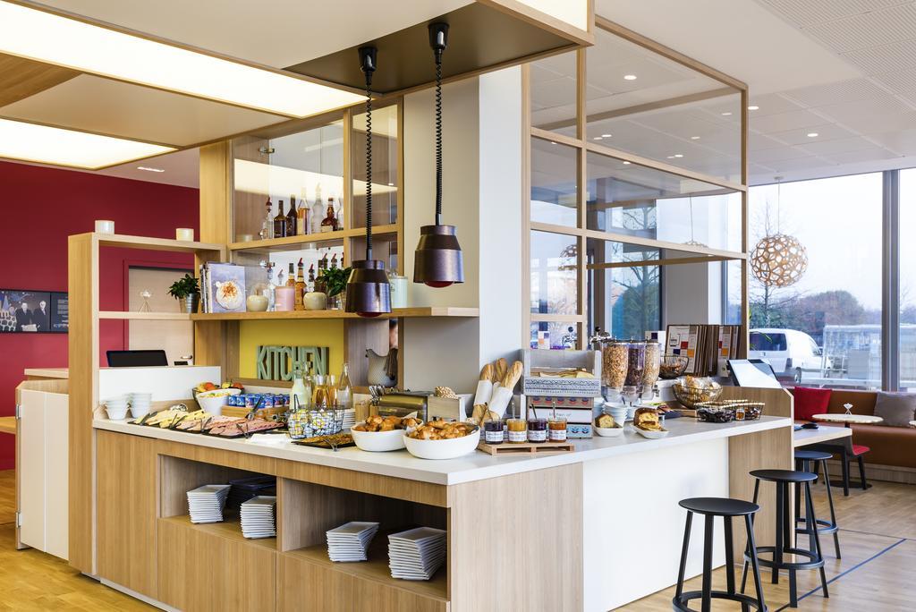 Ibis Styles Guyancourt Versailles Exteriör bild