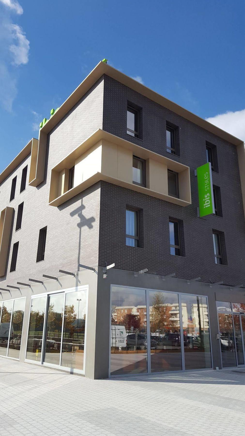 Ibis Styles Guyancourt Versailles Exteriör bild