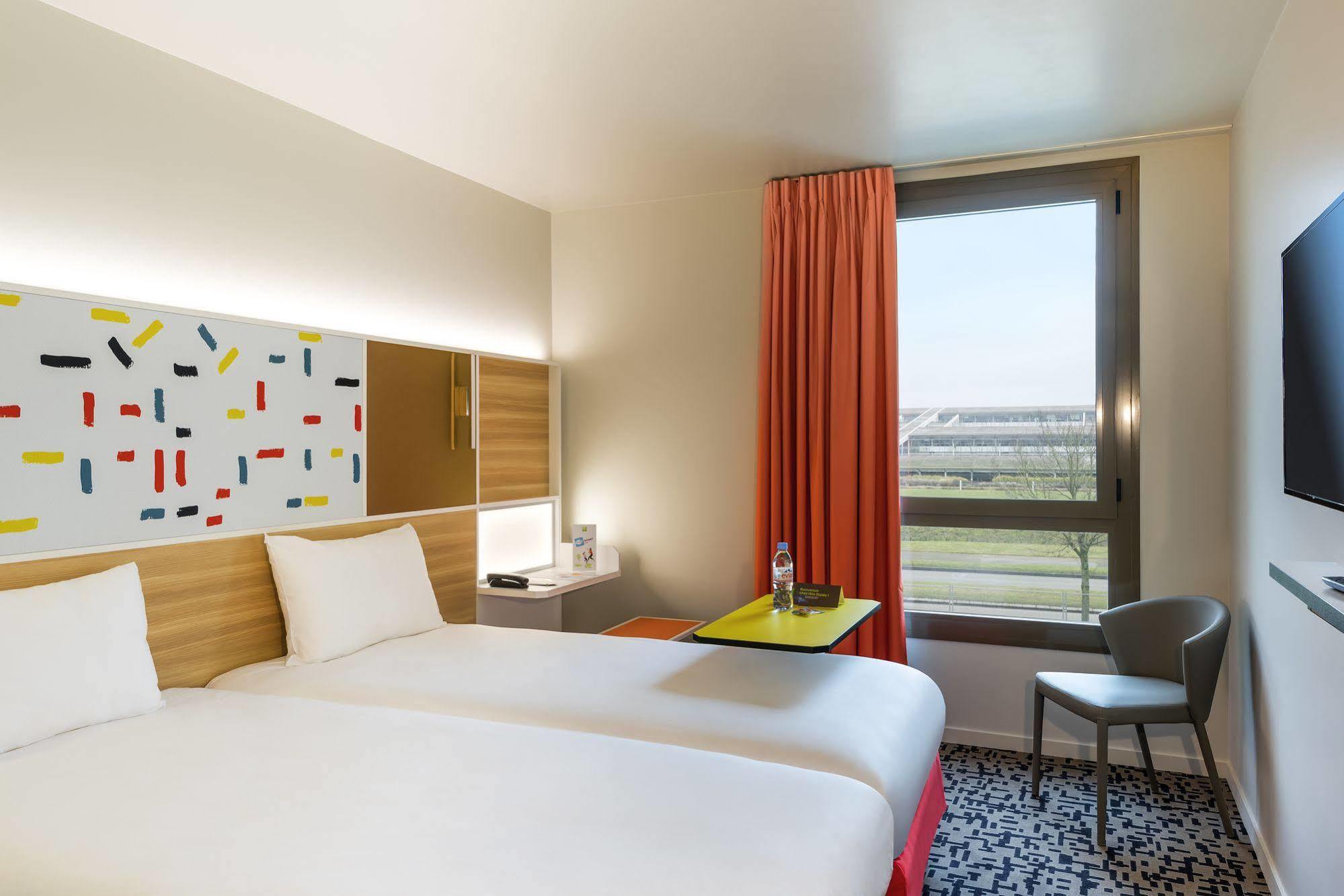 Ibis Styles Guyancourt Versailles Exteriör bild