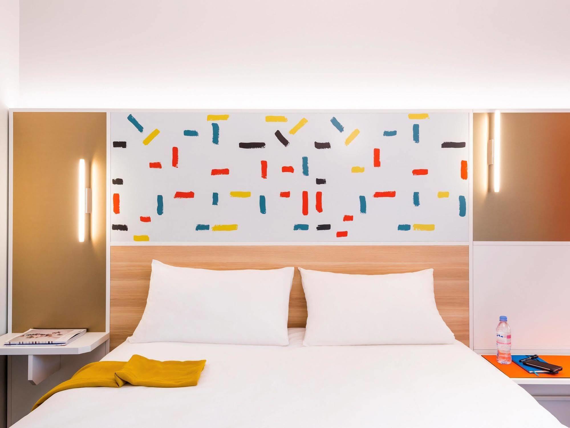 Ibis Styles Guyancourt Versailles Exteriör bild