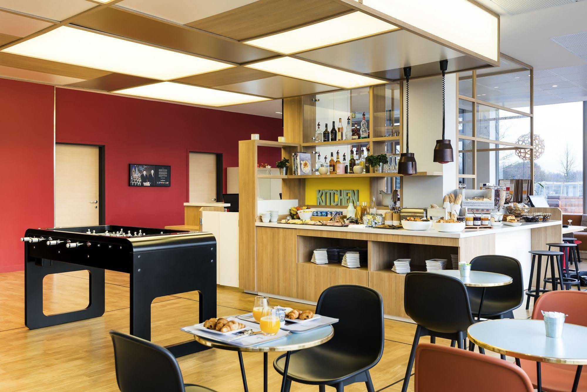 Ibis Styles Guyancourt Versailles Exteriör bild