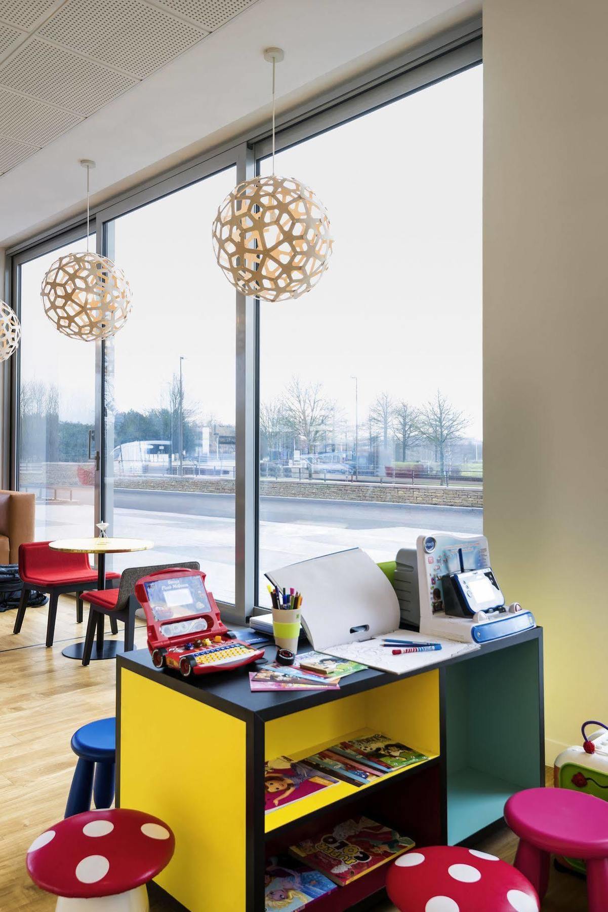 Ibis Styles Guyancourt Versailles Exteriör bild