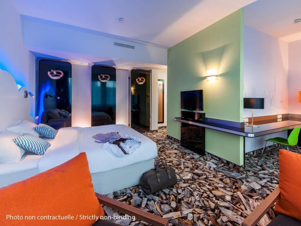 Ibis Styles Guyancourt Versailles Exteriör bild