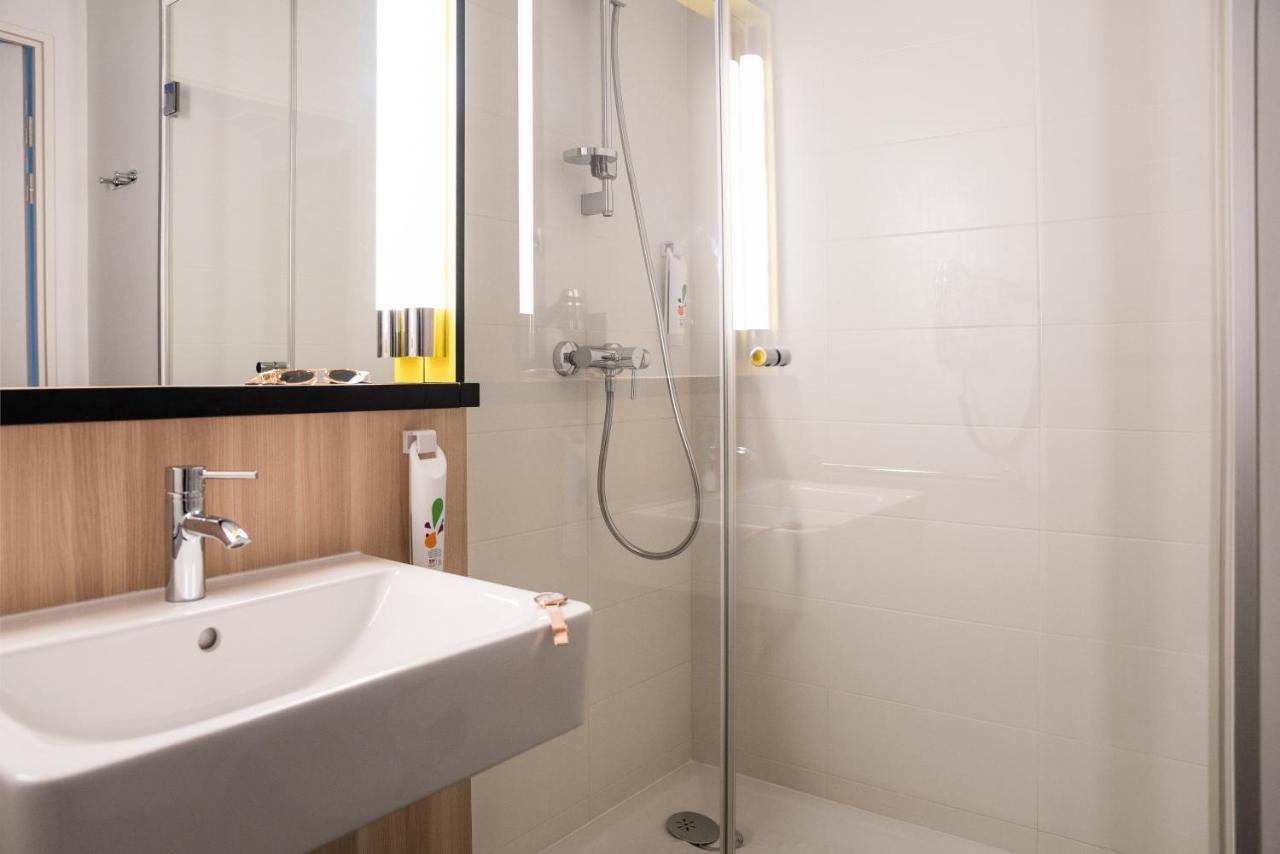 Ibis Styles Guyancourt Versailles Exteriör bild