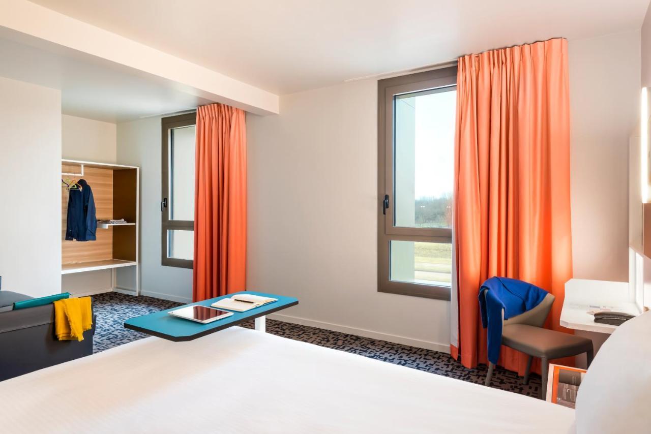 Ibis Styles Guyancourt Versailles Exteriör bild